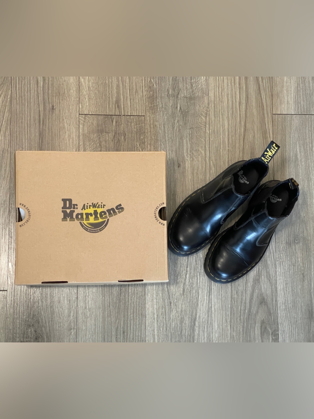Dr. Martens 2976 Bex Smooth Leather Chelsea Boots w/ Original Box